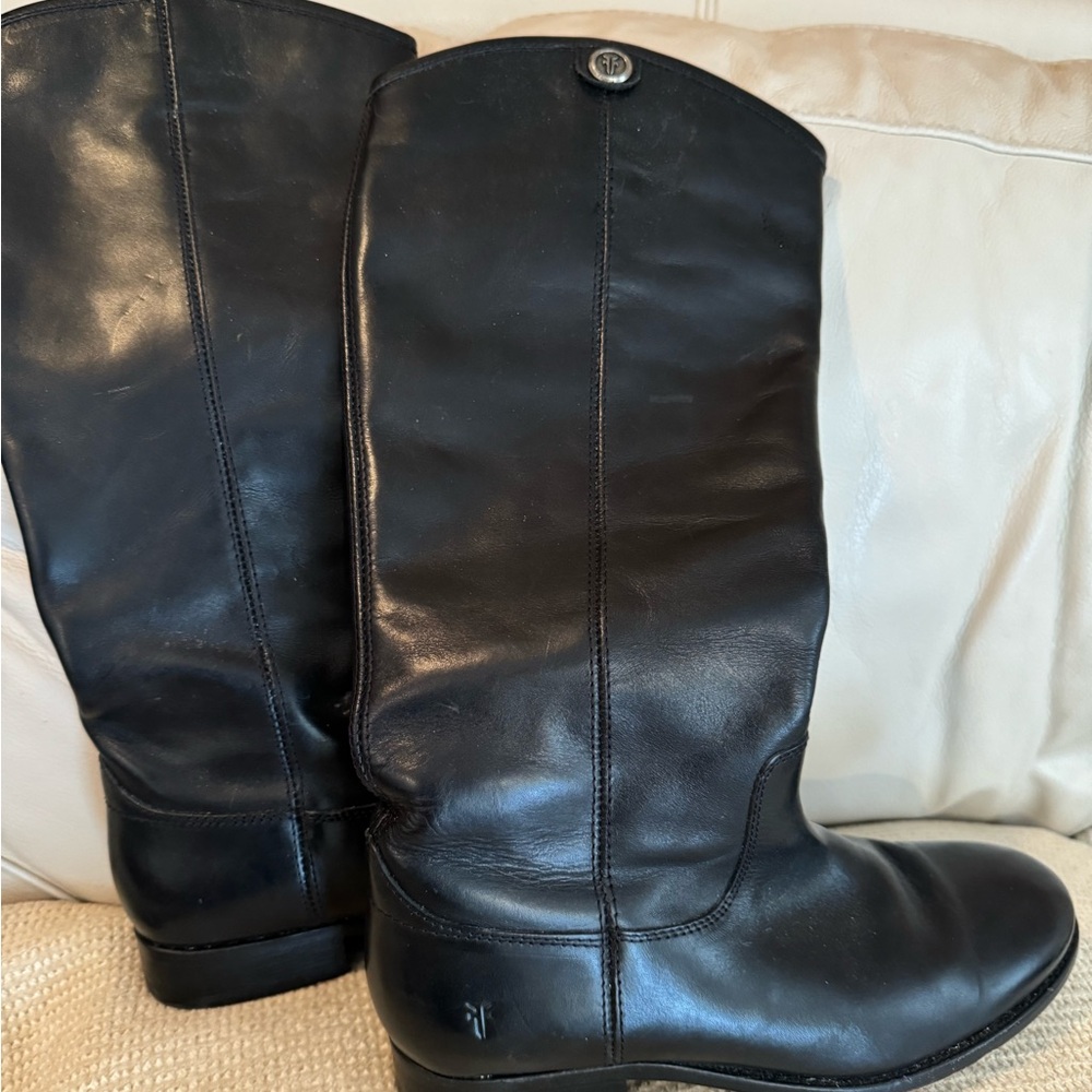 Frye Melissa riding boot size 7; slightly worn.